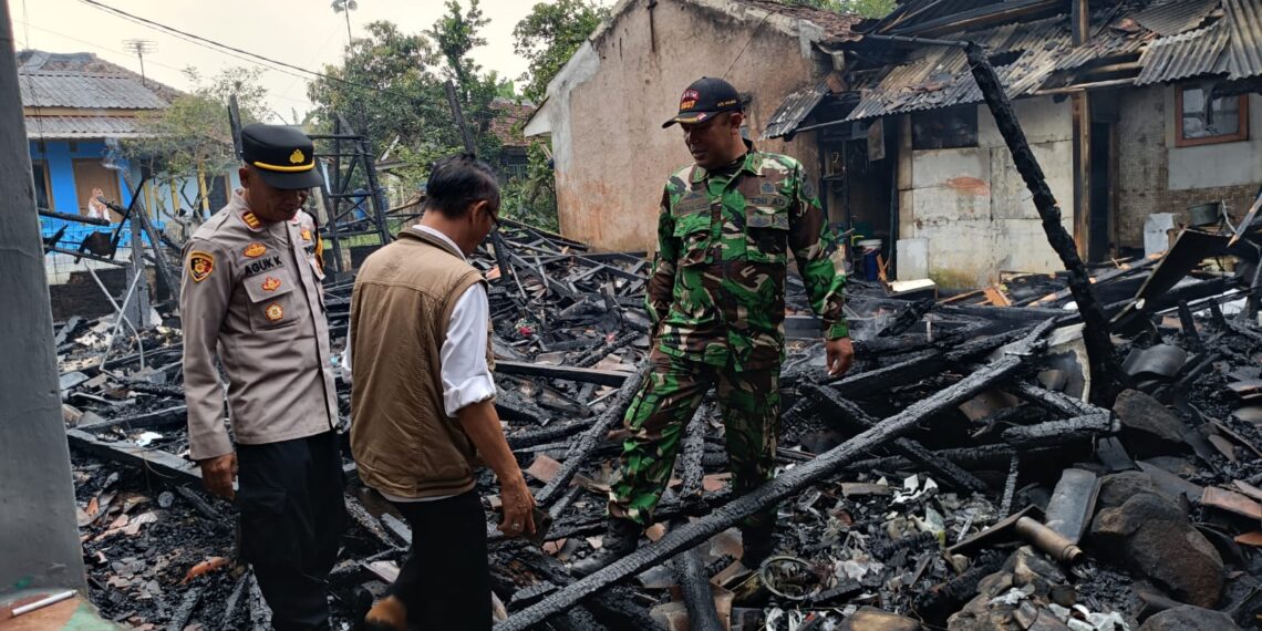 Kapolsek Sukaraja Cek Lokasi Kebakaran Rumah