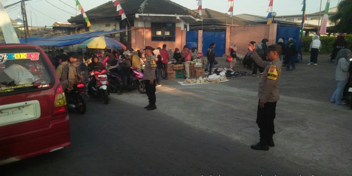 Giat Gatur Anggota Polsek Kadudampit Antisipasi Kemacetan dan rawan laka lantas