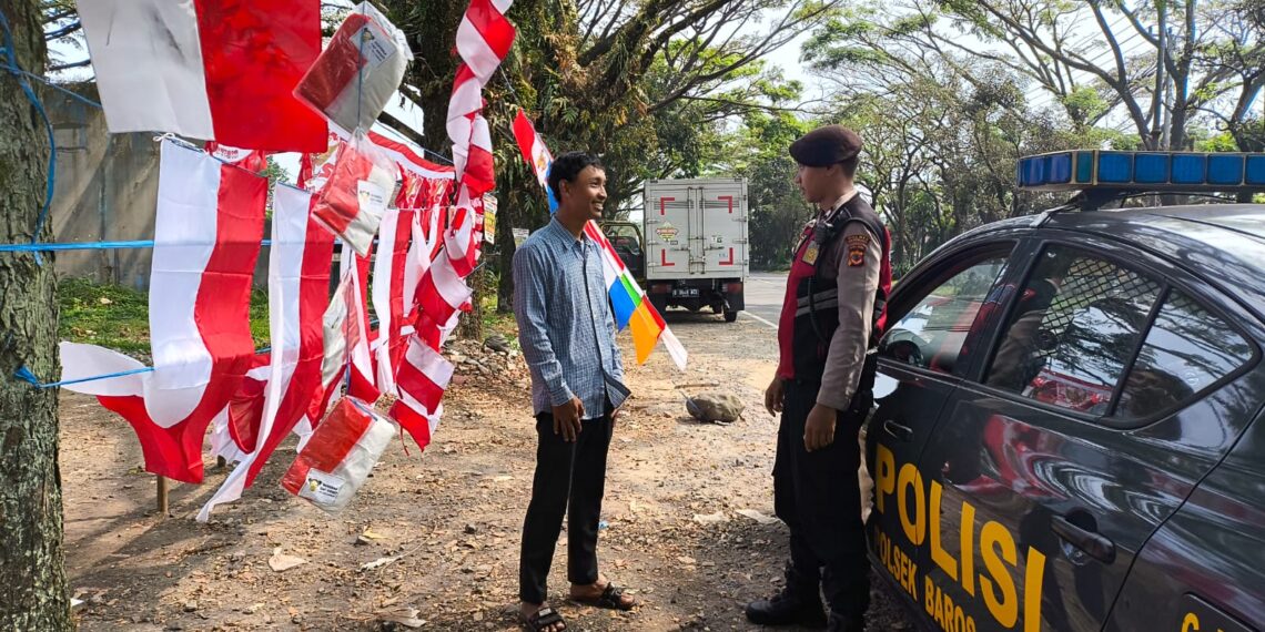 Sambangi penjual atribut Kemerdekaan. Patroli sampaikan pesan kamtibmas
