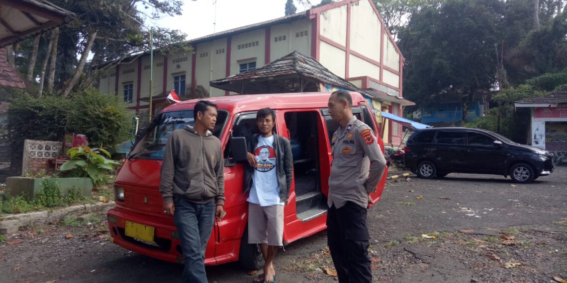 Patroli mobile rutin Polsek Kadudampit untuk mengantisipasi gangguan kamtibmas  di wilayah hukum polsek kadudampit