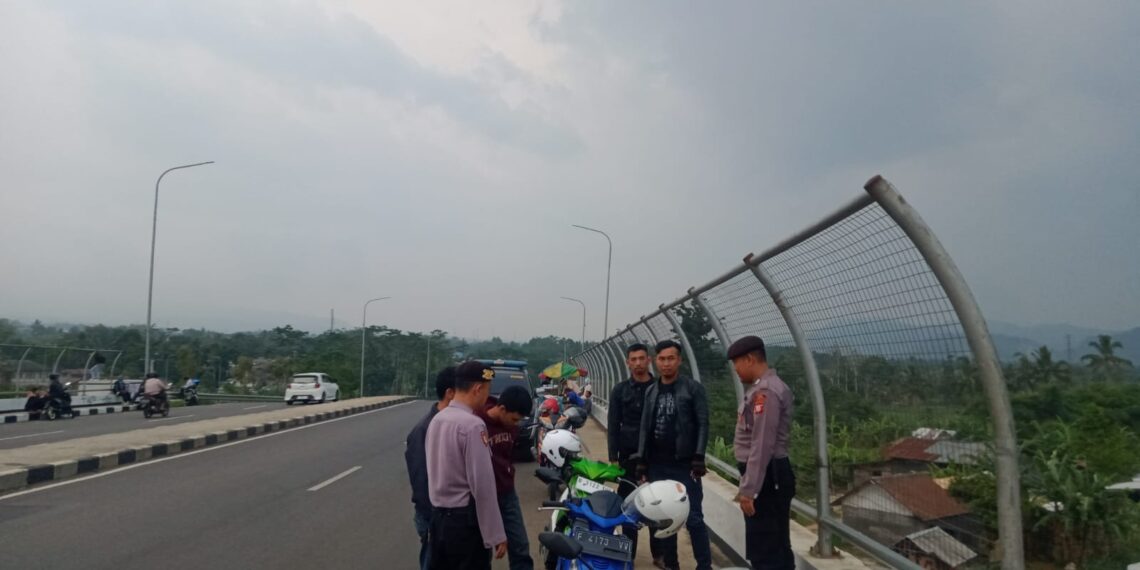 Unit Samapta Polsek Cibeureum Polres Sukabumi Kota Laksanakan Patroli Dialogis Ciptakan Sitkamtibmas Yang Aman dan Kondusif
