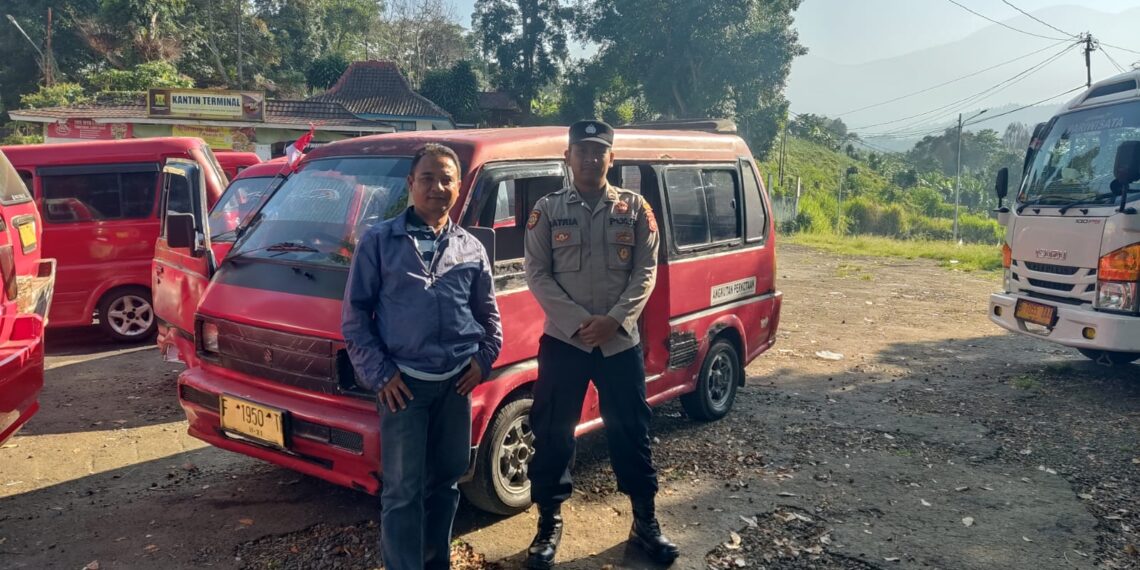 Patroli mobile rutin Polsek Kadudampit untuk mengantisipasi gangguan kamtibmas di wilayah hukum polsek kadudampit