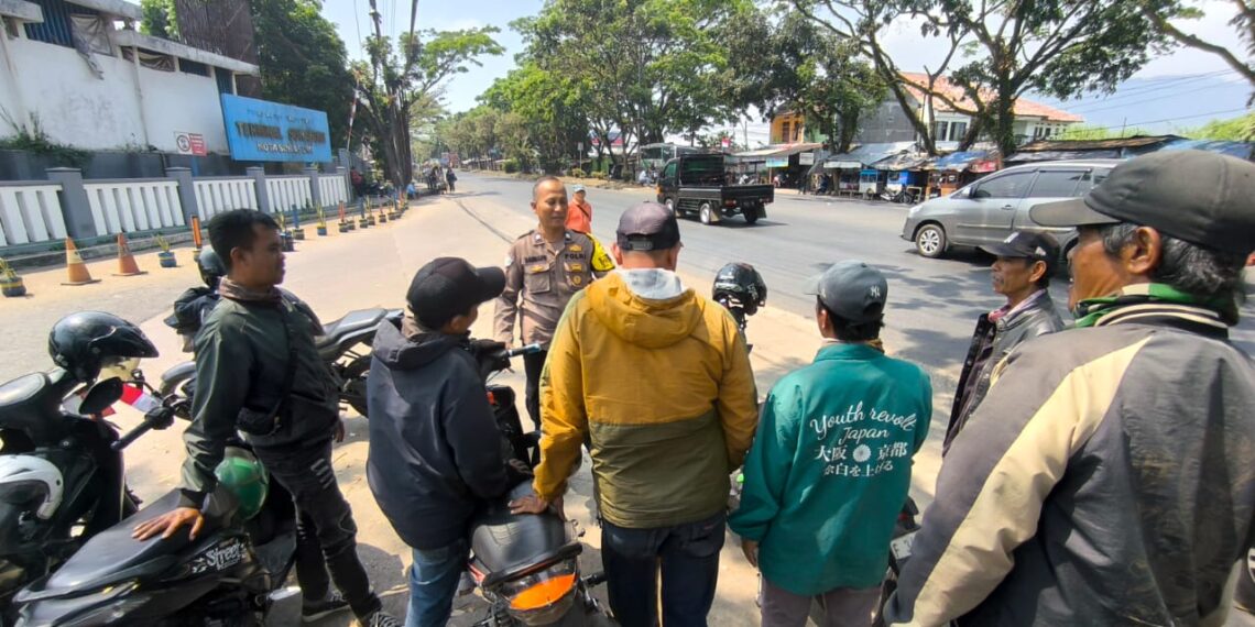 Wujudkan keamanan dilingkungan,  Bhabinkamtibmas hadir ditengah Ojeg Terminal