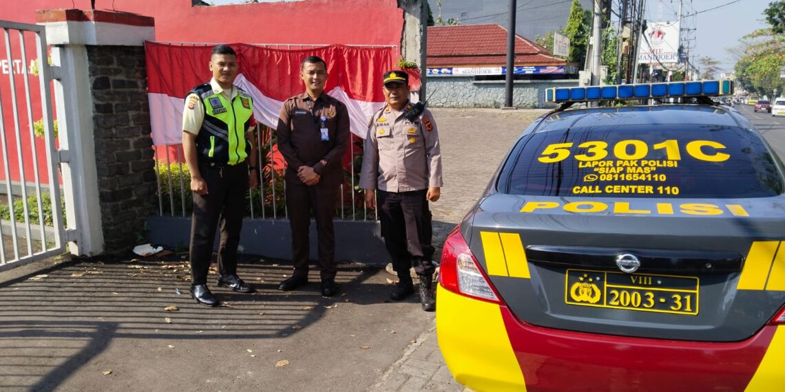 Panit Samapta Polsek Cikole Laksanakan Patroli Dialogis
