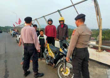 Giat Preventif, Unit Patroli Samapta Polsek Cibeureum Berpatroli dan Sambangi Warga