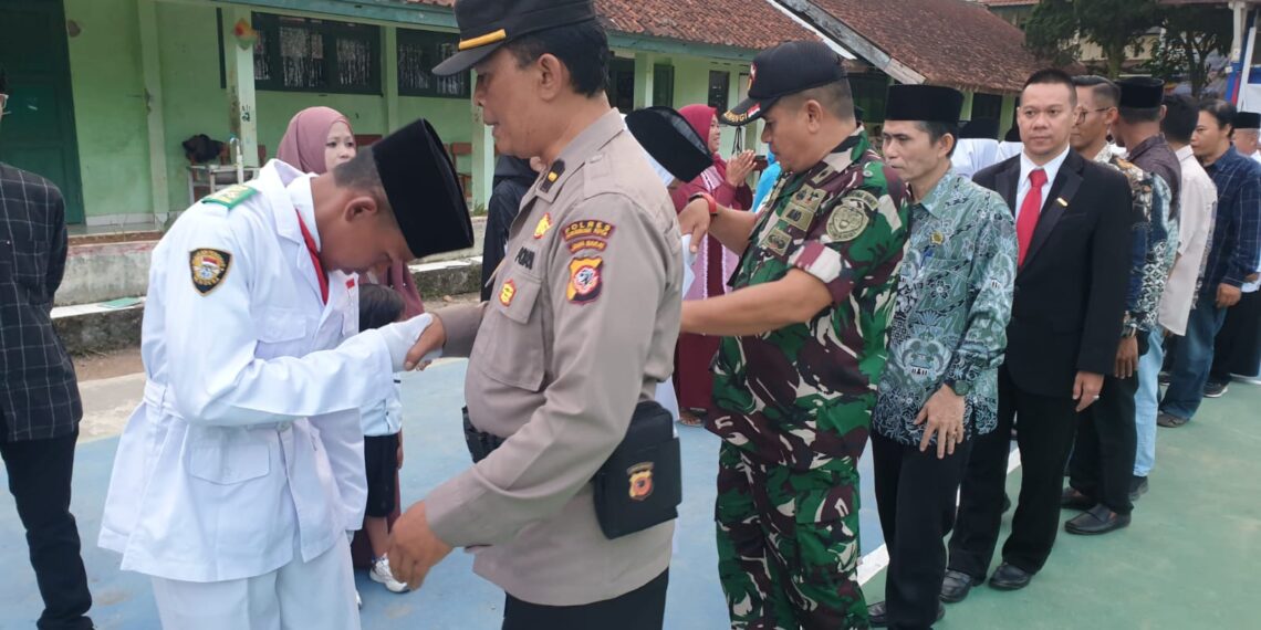 Polsek Kebonpedes Menghadiri Pengukuhan Paskibra Kecamatan Kebonpedes