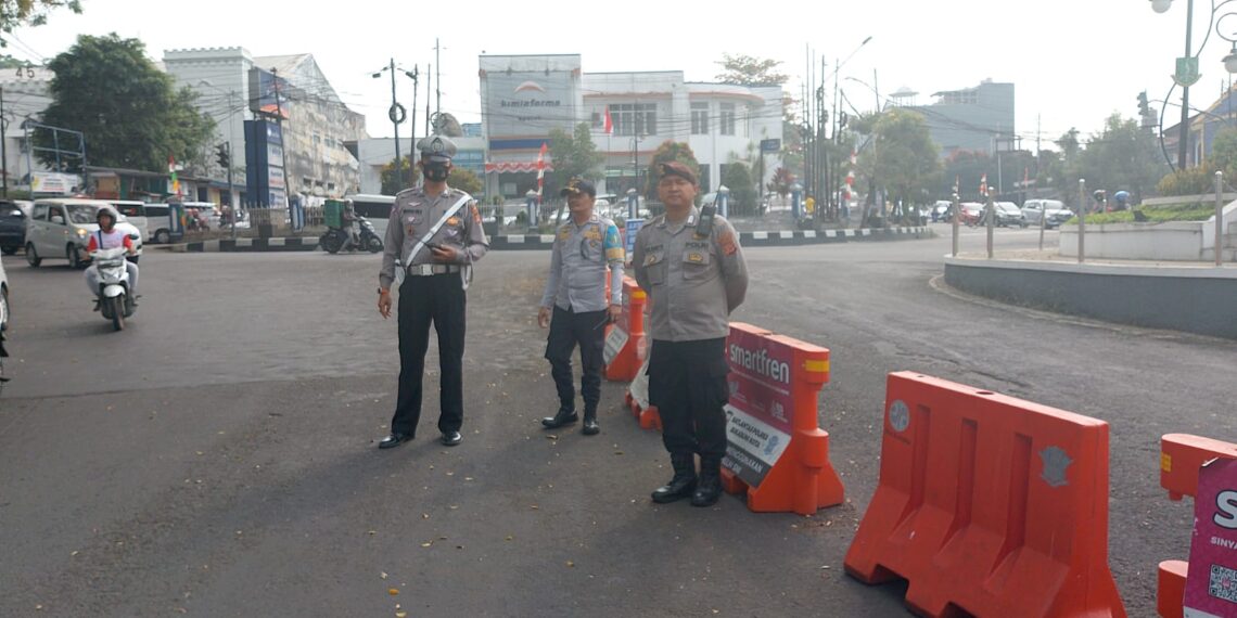 Polsek Cikole Laksanakan Giat Pengamanan Upacara HUT RI Ke 79 Di Lapang Merdeka Kota Sukabumi
