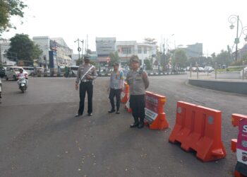 Polsek Cikole Laksanakan Giat Pengamanan Upacara HUT RI Ke 79 Di Lapang Merdeka Kota Sukabumi