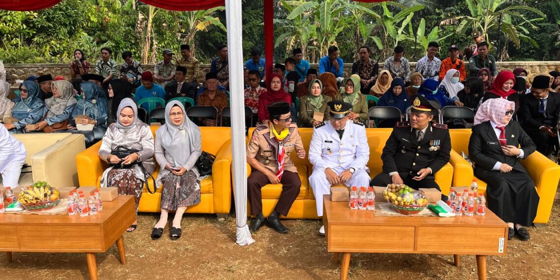 Kapolsek Cireunghas Hadiri Upacara Bendera HUT Proklamasi Kemerdekaan RI ke 79 Tingkat Kecamatan Cireunghas