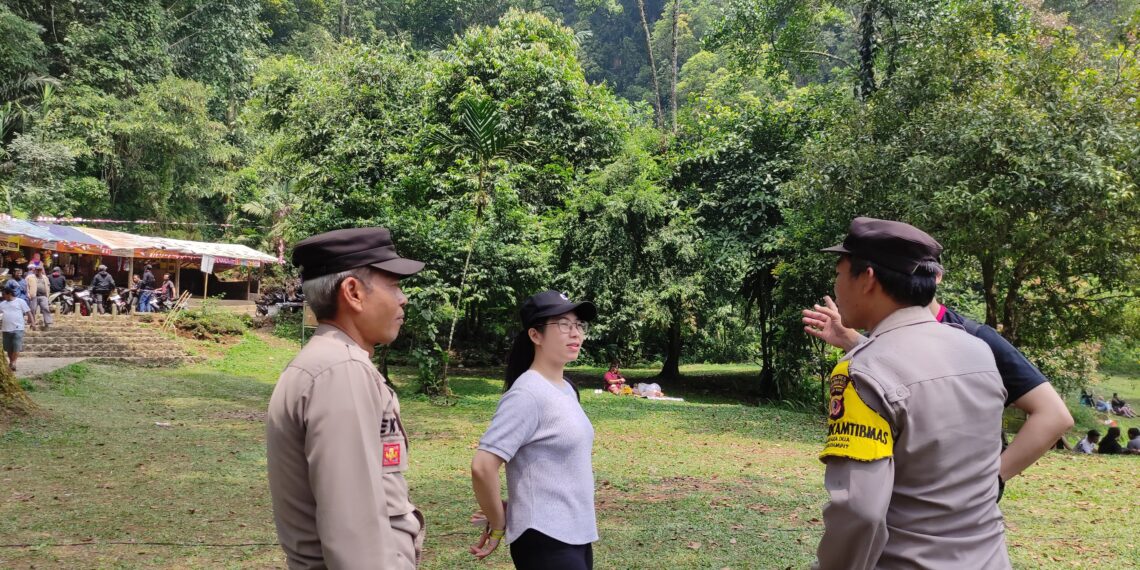 Personil Polsek kadudampit Melaksanakan giat Patroli tempat wisata situgunung