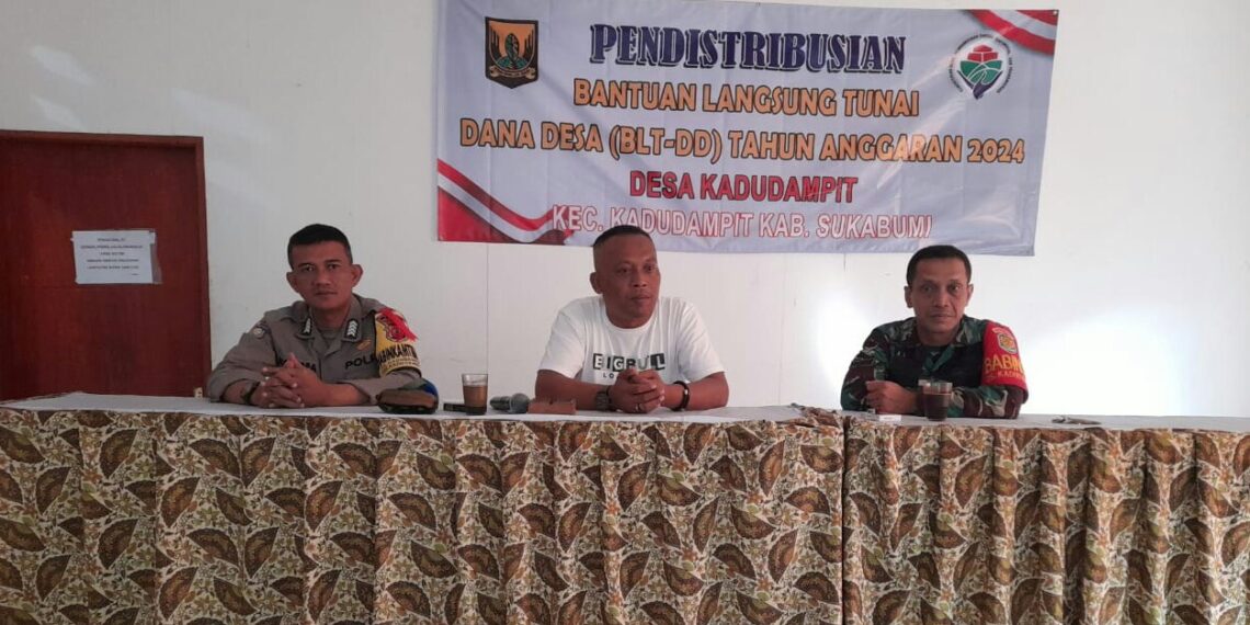 Bhabinkamtibmas desa Kadudampit Polsek Kadudampit Polres Sukabumi Kota Lakukan Monitoring Kegiatan Pendistribusian BLT Tahap ke II Tahun Anggaran 2024