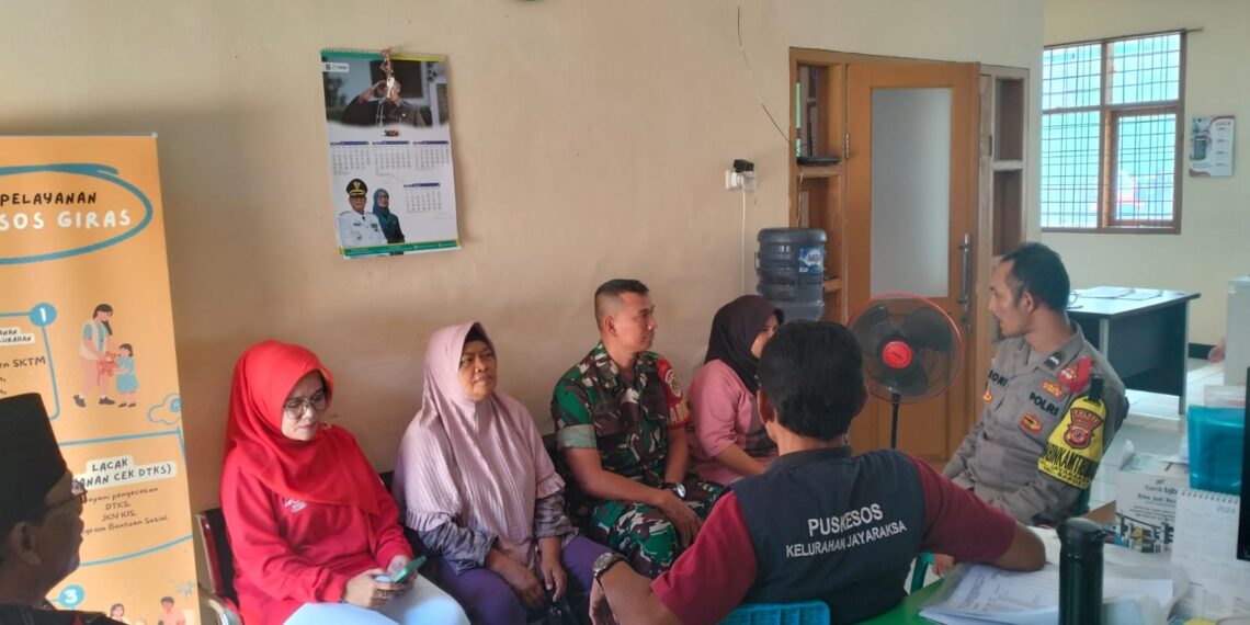 Sambangi warga Tugu Sinergitas TNI – Polri hadir Ciptakan Rasa Aman