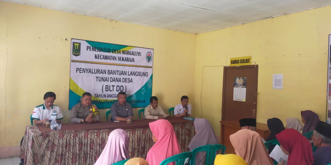 Bhabinkamtibmas Margaluyu Polsek Sukaraja Hadiri dalam kegiatan penyaluran Bantuan Langsung Tunai