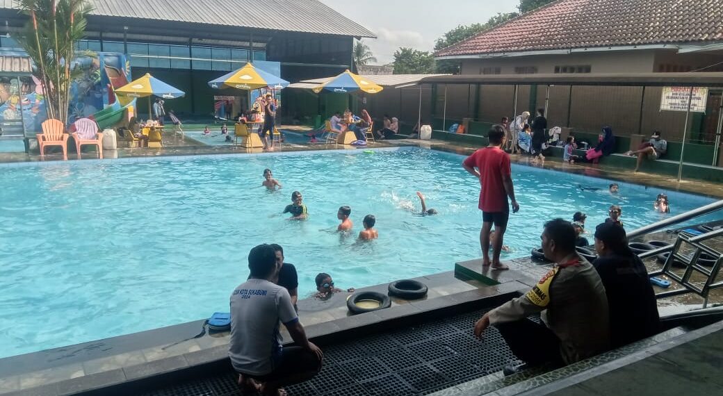 Bhabinkamtibmas Polsek Lembursitu Sampaikan Himbauan Kamtibmas Pada Pengelola Dan Pengunjung