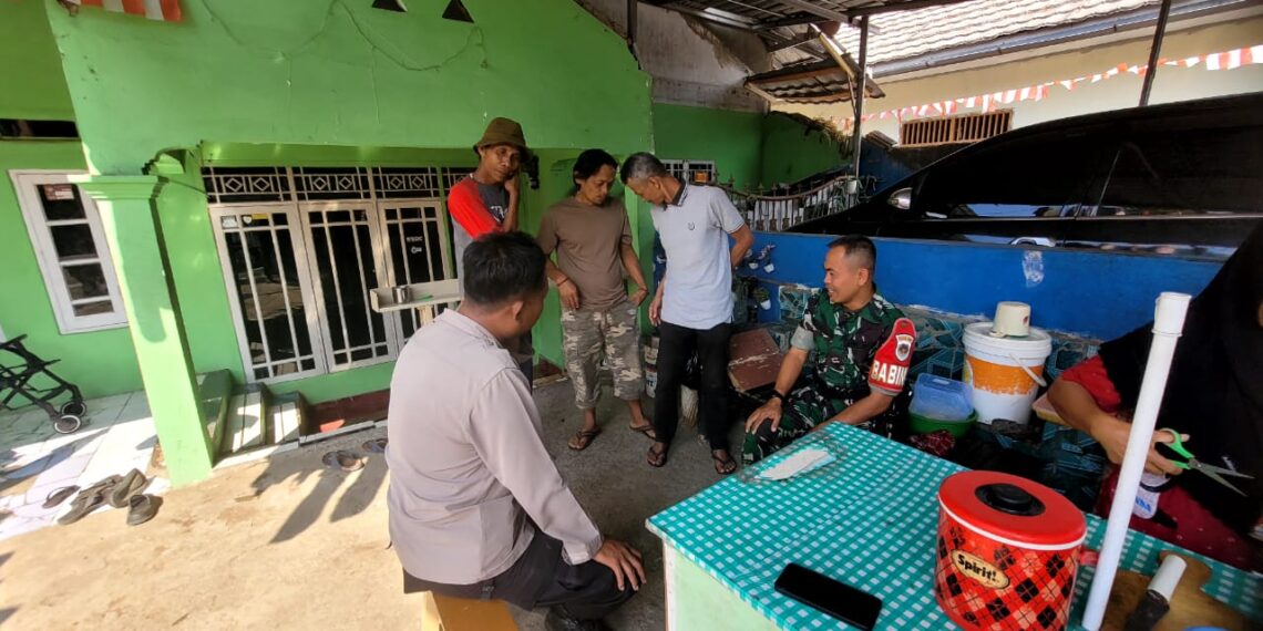 Bhabinkamtibmas Bersinergi dengan Babinsa Sambangi Warga Untuk Tingkatkan Harkamtibmas
