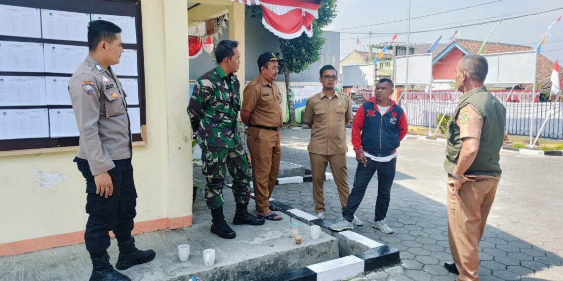 Sinergitas TNI – POLRI, Bhabinkamtibmas dan Babinsa Laksanakan Sambang ke Kantor Kelurahan