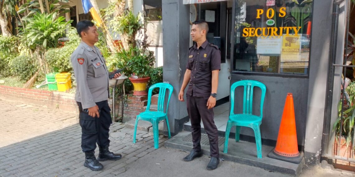 Unit Samapta Polsek Cikole Laksanakan Giat Patroli Dialogis Dengan Satpam