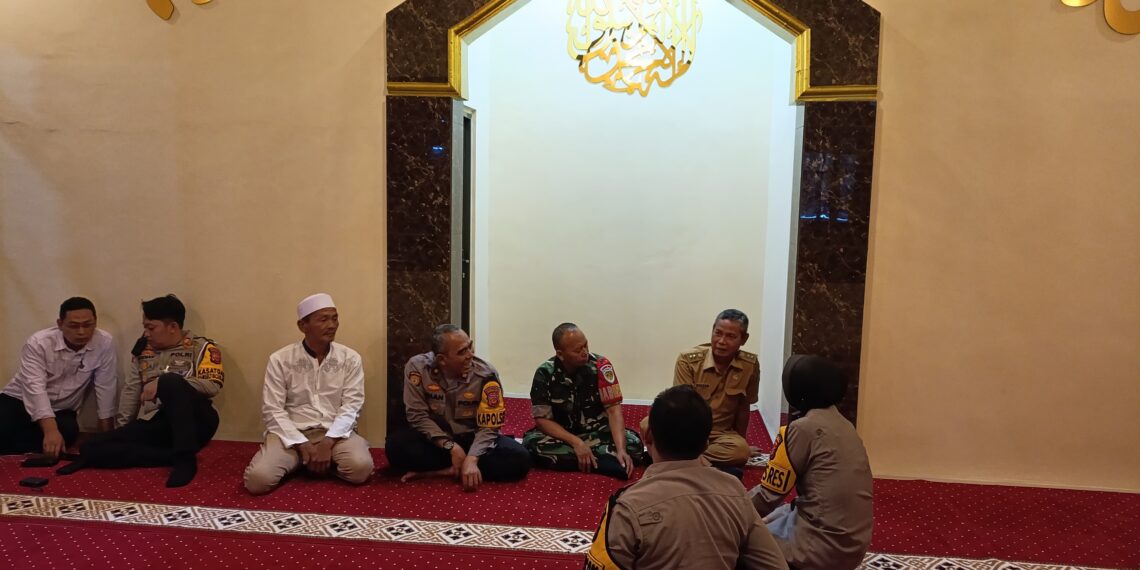 Kapolres Sukabumi Kota jalin Silaturrahmi Harkamtibmas bersama personil polsek baros