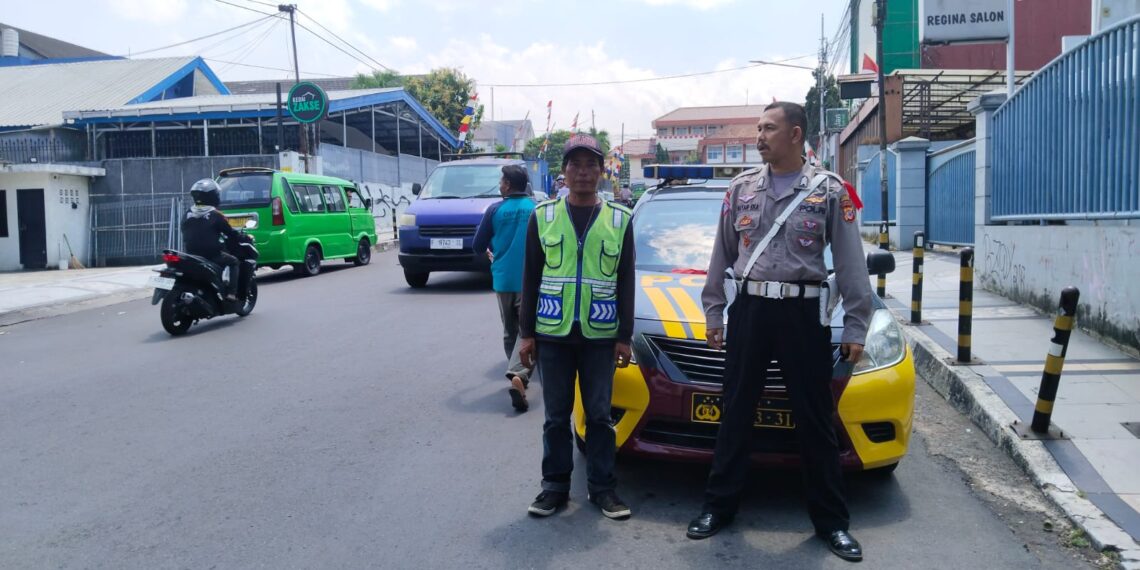 Polsek Cikole Laksanakan Giat Dialogis Dengan Juru Parkir