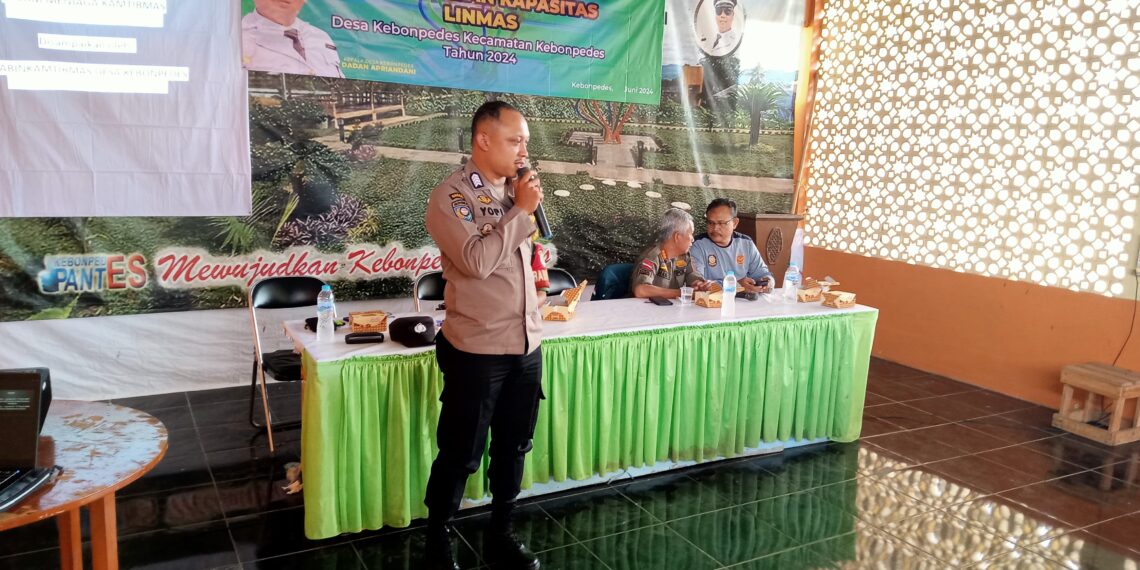 Bhabinkamtibmas Polsek Kebonpedes Berikan Pembekalan Dalam Kegiatan Peningkatan Kapasitas Linmas