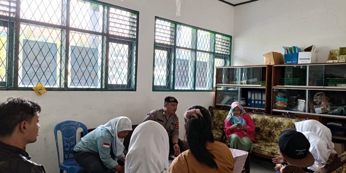 Bhabinkamtibmas dalam melaksanakan tugasnya dalam upaya meningkatkan pelayanan secara efektif dan efesien kepada masyarakat