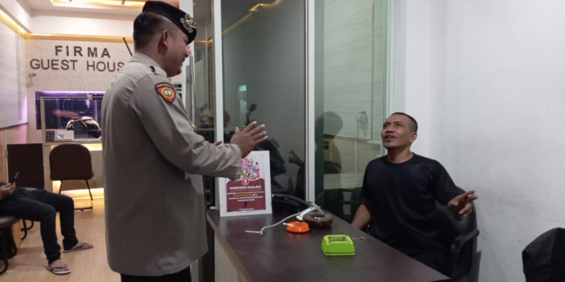 Patroli Rutin Malam Hari, Polsek Gunungpuyuh Sambangi Satpam Hotel / Penginapan sampaikan Himbauan kamtibmas