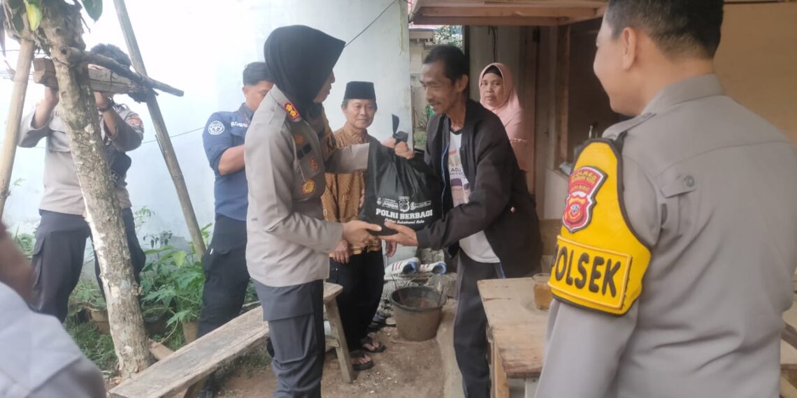 Kapolsek Kebonpedes Dampingi Bhakti Sosial Kapolres Sukabumi Kota