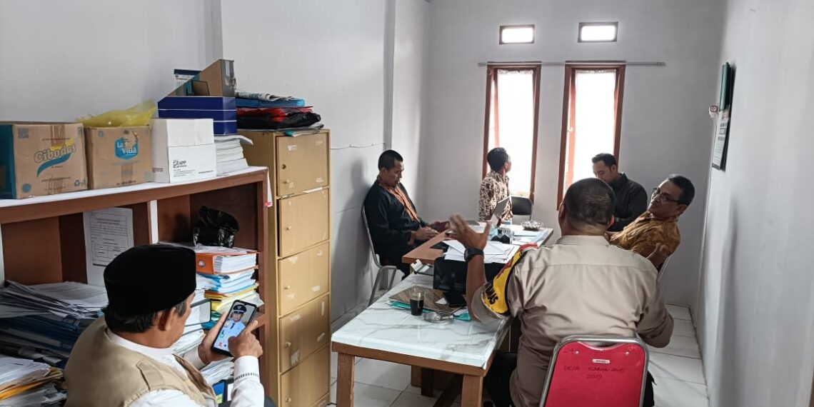 Bhabinkamtibmas Polsek Sukabumi Melaksanakan Sambang ke warga Desa