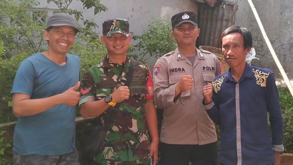 Bhabinkamtibmas Polsek Cikole dan Babinsa Gelar Patroli Wilayah dan Sambang Warga