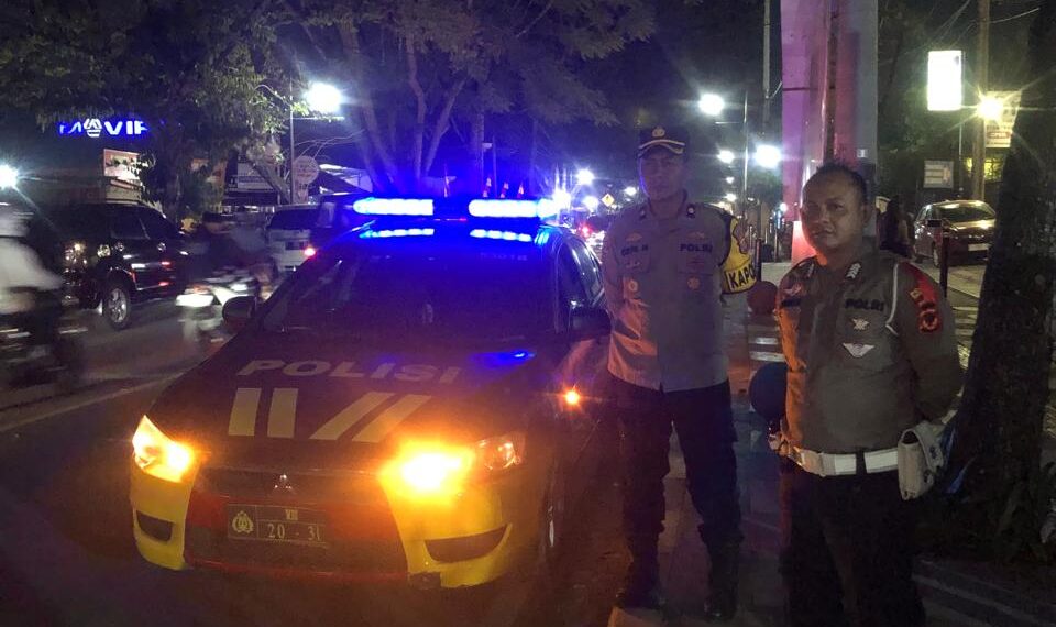 Antisipasi Gangguan Kamtibmas, Kapolsek Cikole Pimpin Patroli KRYD