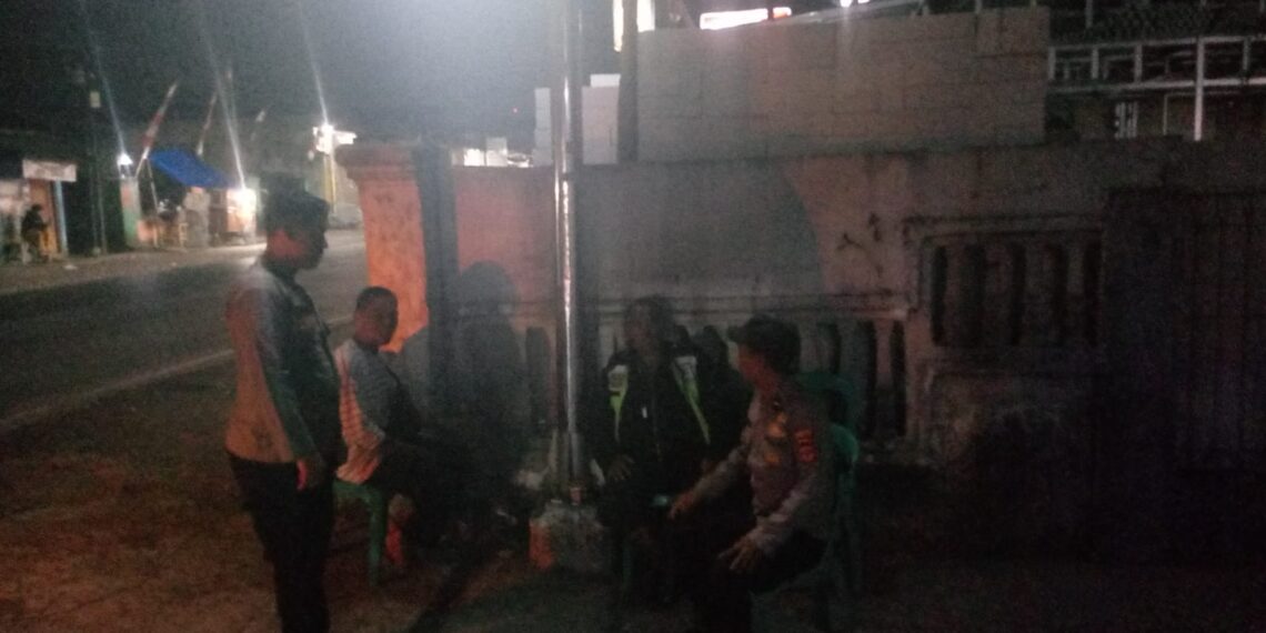 Ngobrol Bersama Masyarakat, Patroli Dialogis Malam Petugas Sampaikan Pesan Kamtibmas