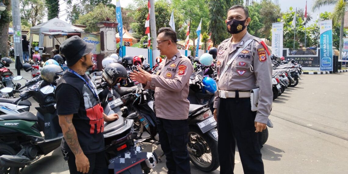 Bhabinkamtibmas Polsek Cikole Berikan Himbauan Kamtibmas
