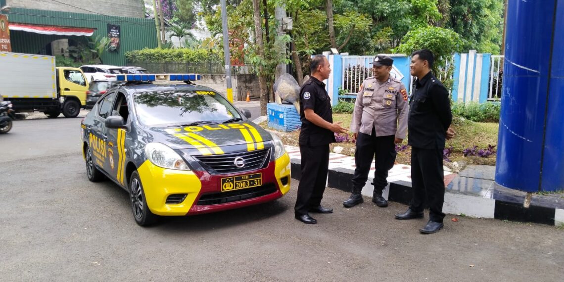 Polsek Cikole Laksanakan Patroli Wilayah Dan Berikan Himbauan Kamtibmas