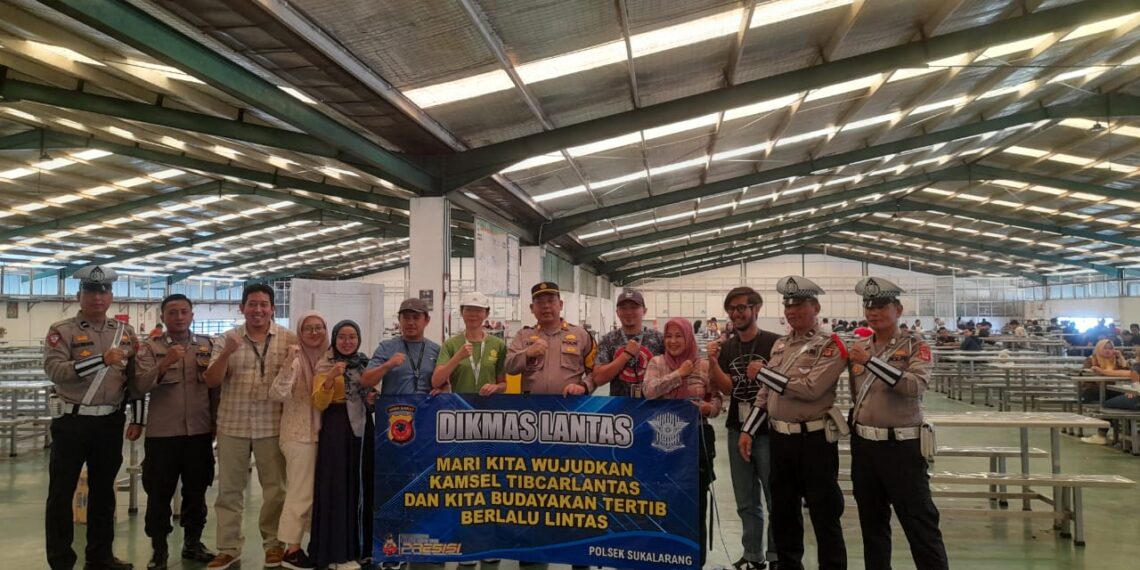 Unit Lantas Polsek Sukalarang Lakukan Penyuluhan Tertib Berlalu Lintas di PT. GSI 2 Kecamatan Sukalarang