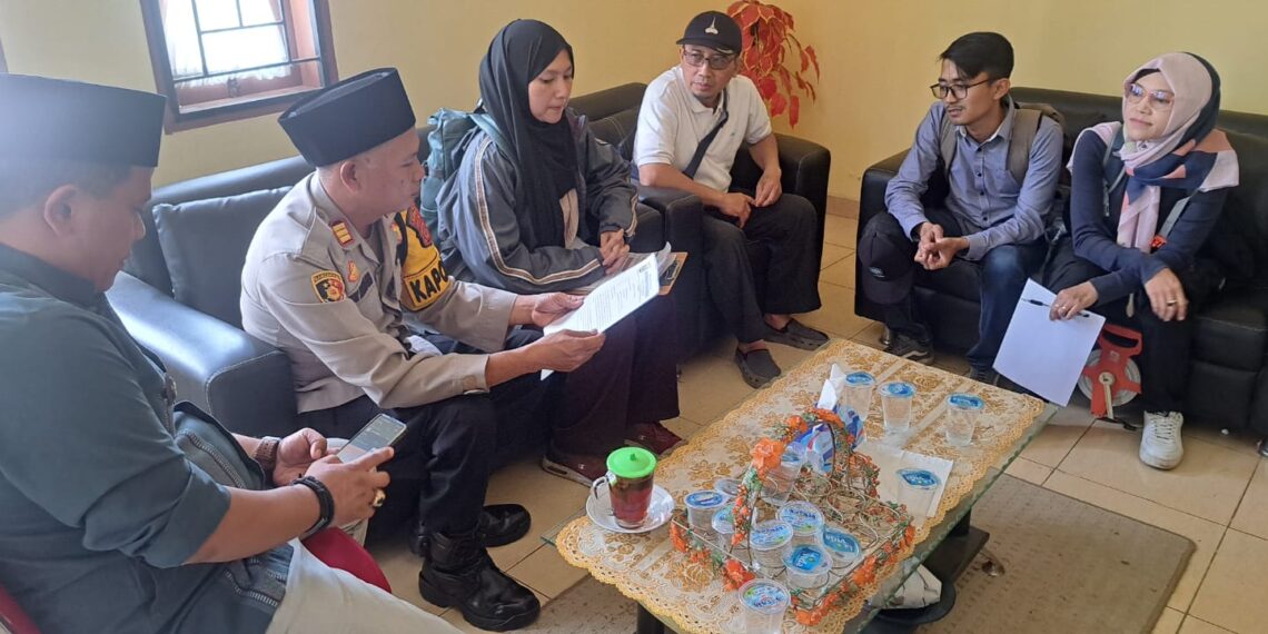 Bhabinkamtibmas Polsek Sukaraja Melaksanakan Kegiatan Sambang dan Silaturahmi Dengan Warga Masyarakat