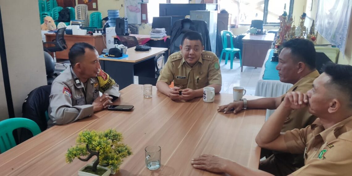 Efektifkan lintas sektoral, Bhabinkabtibmas tingkatkan silaturahmi Cooling system bersama Lurah Jayamekar
