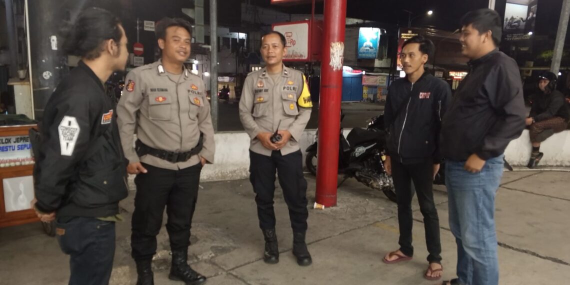 Dialogis dan himbauan kepada Petugas parkir oleh Anggota Polsek Gunungpuyuh