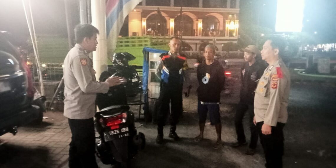 Patroli mobile rutin Polsek Lembursitu untuk mengantisipasi gangguan kamtibmas di wilayah hukum polsek Lembursitu
