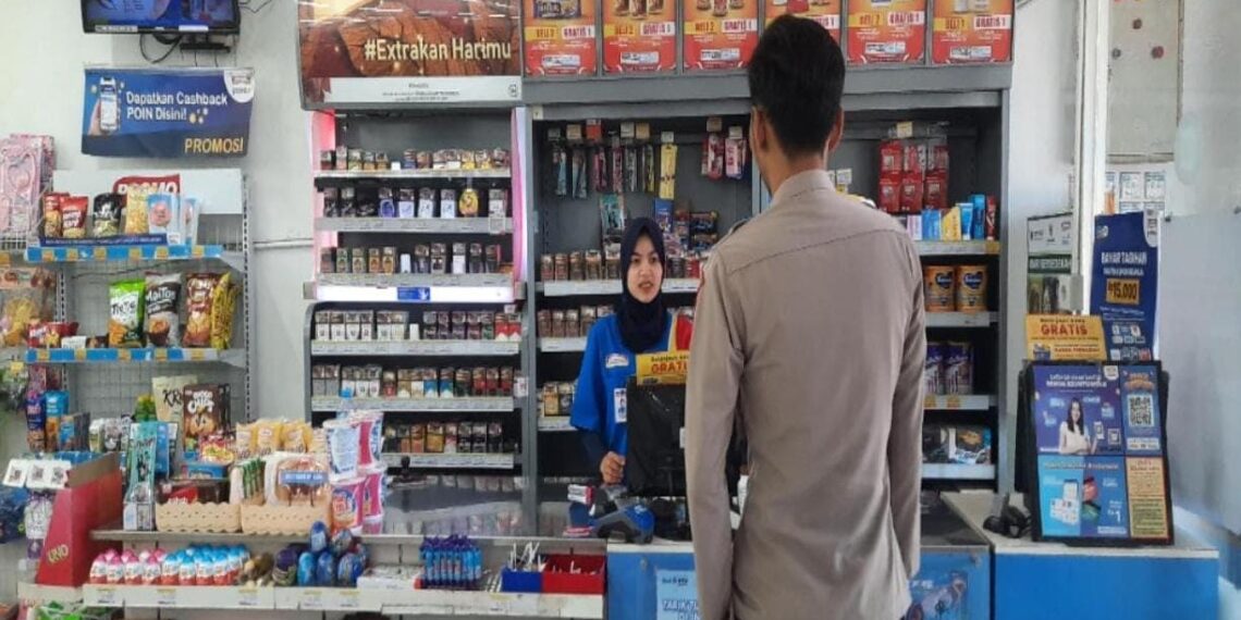 Sambangi Minimarket, Upaya Polsek Cireunghas Beri Rasa Aman dan Nyaman Masyarakat