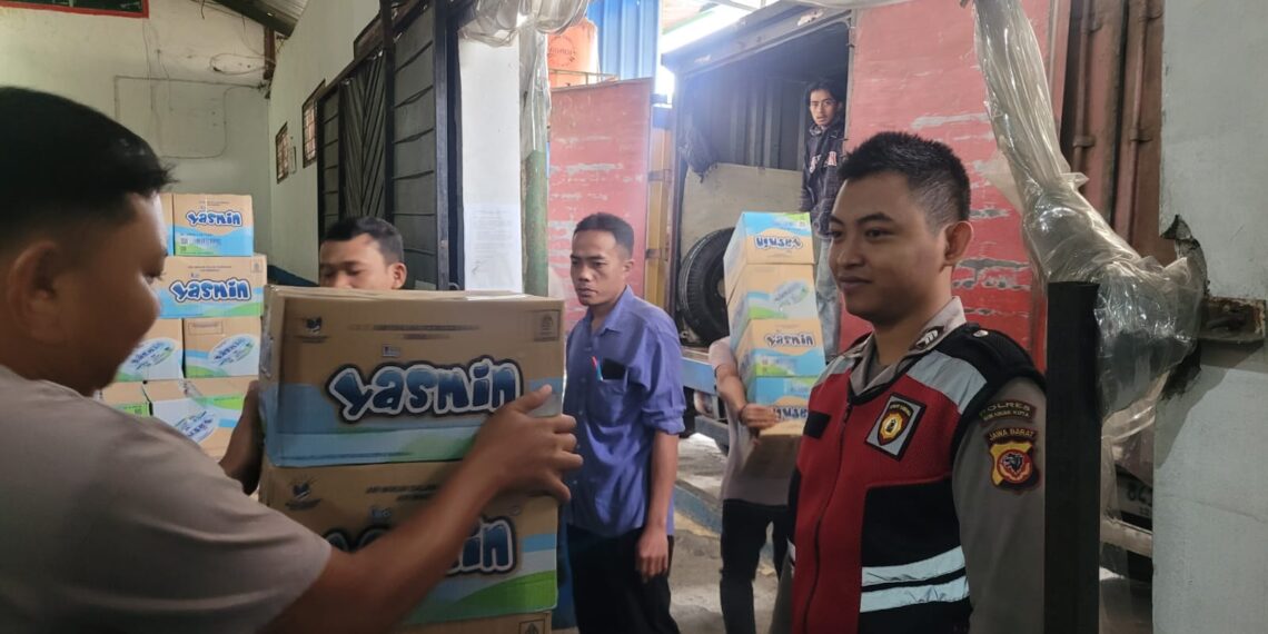 Berdialog Dengan Warga, Unit Samapta Polsek Cisaat Dialogis Berikan Himbauan Kamtibmas