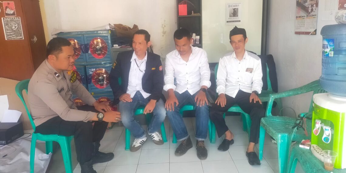 Bhabinkamtibmas Polsek Sukaraja melaksanakan dialogis dan silaturahmi dengan warga masyarakat