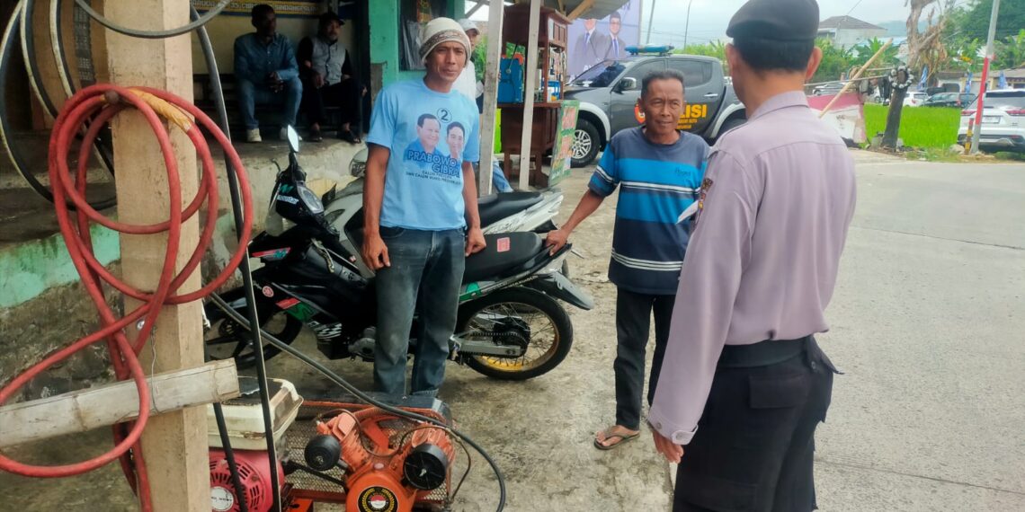 Antisipasi Kejahatan Polisi Melakukan Patroli Himbauan Kepada Masyarakat Yang sedang beraktivitas