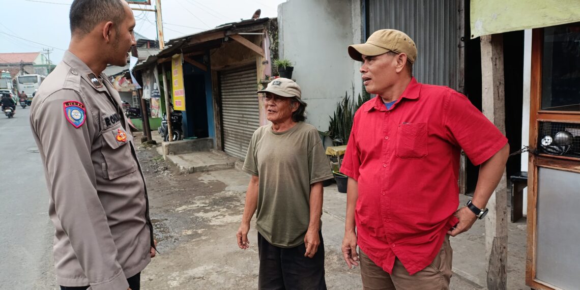 Sambangi warga. Bhabinkamtibmas tingkatkan Cooling system kamtibmas bersama warga Sudajaya Rw. 03