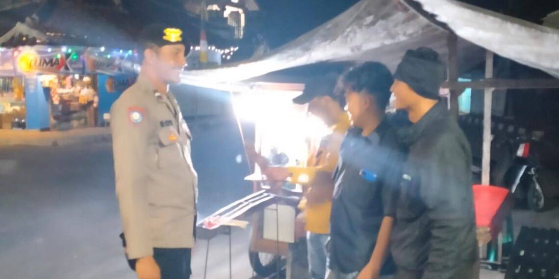 Bhabinkamtibmas hadir sambangi warga antisipasi gukamtibmas malam hari