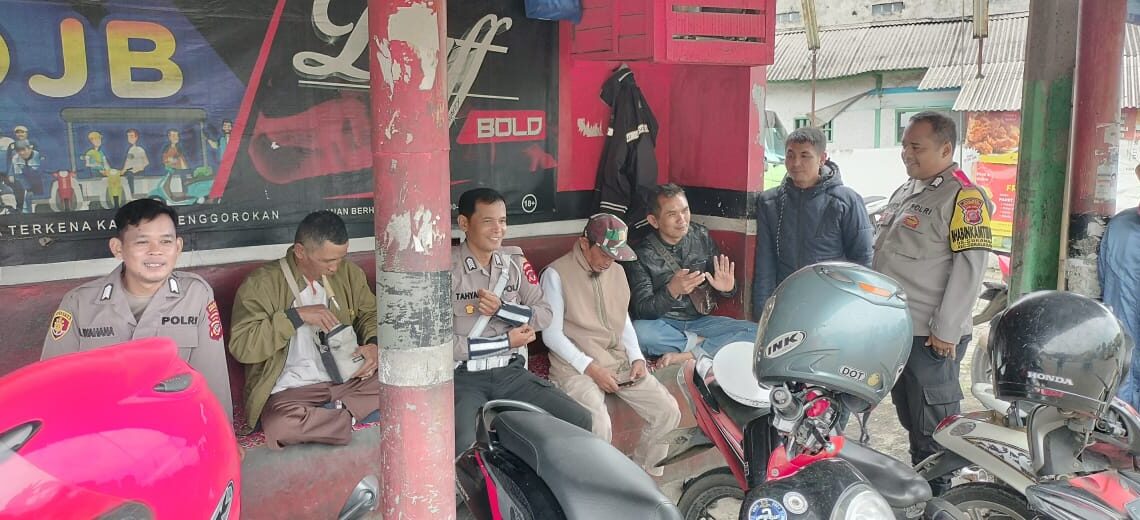 Unit Samapta Polsek Sukalarang Laksanakan Patroli Dialogis Untuk Menjamin Keamanan Masyarakat