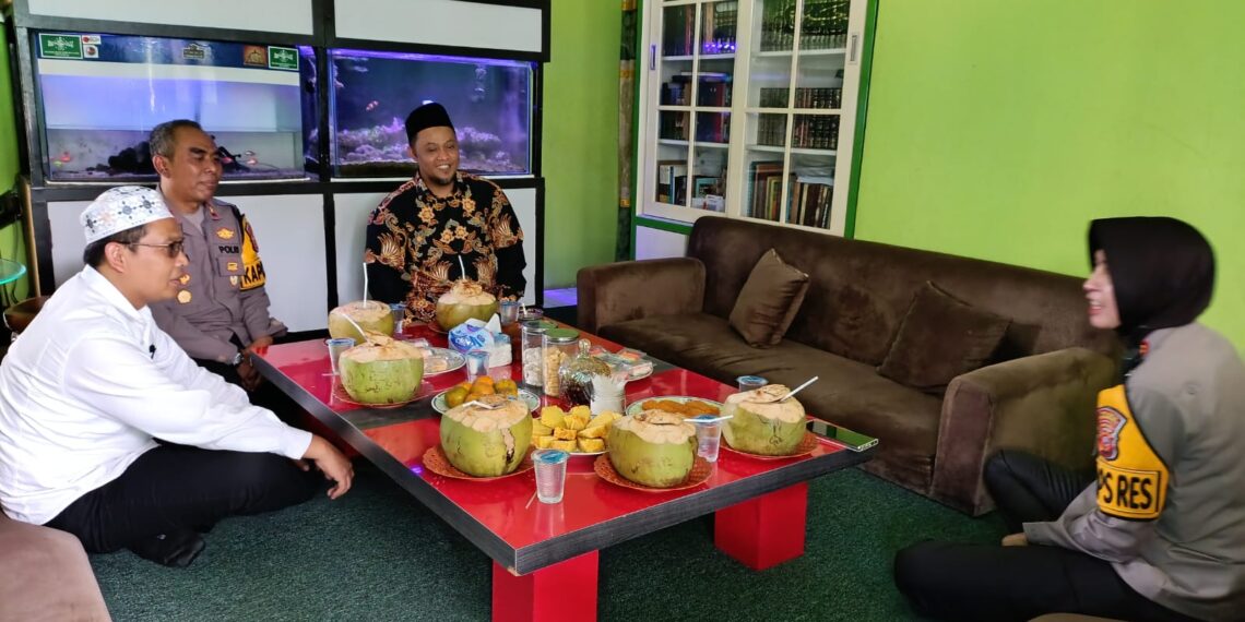 Ngariung bareng Kapolres Sukabumi kota, Kapolsek Baros sambangi PC NU kota sukabumi