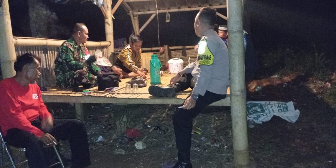 Bhabinkamtibmas Polsek Kebonpedes Sambangi Warga, Sampaikan Himbauan Kamtibmas dan Cooling System Jelang Pilkada 2024