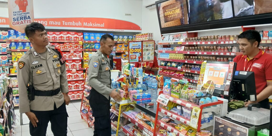 Patroli sambang Alfamart dan Indomart beri himbauan kamtibmas