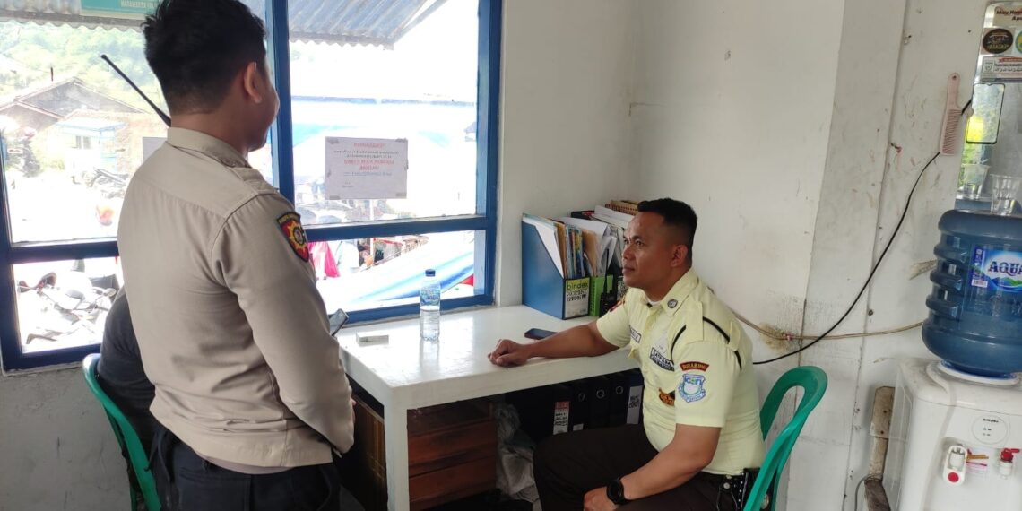 Patroli mobile rutin Polsek Kadudampit untuk mengantisipasi gangguan kamtibmas di wilayah hukum polsek kadudampit