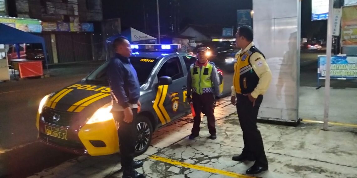 Antisipasi Gangguan Kamtibmas, Unit Samapta Polsek Cikole Laksanakan Giat Patroli Malam